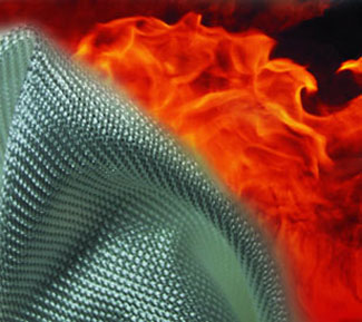 Стеклянное или кремнеземное волокно, используемое для изготовления дымового занавеса, является гибким и абсолютно невозгораемым