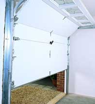 Секционные гаражные ворота &ndash; вид изнутри помещения