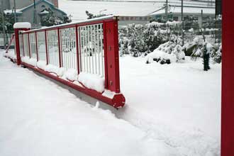 Наличие снежного покрова не препятствует открытию раздвижных ворот