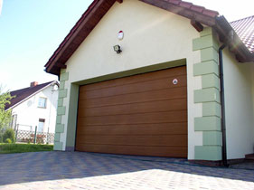 Секционные гаражные ворота в частном доме
